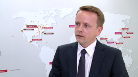 DuPont opracował rewolucyjny środek czyszczący. Będzie usuwał plamy w temperaturze 15 st. C INWESTOR, , - DuPont stworzył ze swoim partnerem, firmą Procter & Gamble, rewolucyjny produkt. Chemiczny gigant jest w trakcie wprowadzania na rynek produktu do codziennego czyszczenia. Dzięki innowacyjnemu rozwiązaniu będzie można prać ubrania w zimnej wodzie.