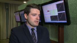 W razie brexitu euro podrożeje do 4,5 zł. Odwrotna decyzja zachęci inwestorów do polskich aktywów INWESTOR, ,brexit, referendum w Wielkiej Brytanii, 23 czerwca, złoty, waluty - W piątek nad ranem okaże się, jaką decyzję podjęli Brytyjczycy w dzisiejszym referendum, decydującym o być albo nie być Wielkiej Brytanii w Unii Europejskiej. Sondaże od miesięcy wskazują na lekką przewagę to jednej, to drugiej strony, a o wszystkim zadecydują głosy niezdecydowanych. Choć negatywne scenariusze zostały już częściowo wliczone w cenę złotego, to zwycięstwo eurosceptyków może go jeszcze osłabić. W przeciwnym razie można się spodziewać umocnienia polskiej waluty.