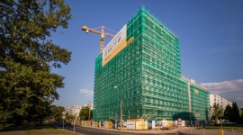 Zawieszenie wiechy na biurowcu EQlibrium Finanse, LIFESTYLE - Waryński S.A. Grupa Holdingowa i Budimex S.A. zawiesiły wiechę na biurowcu EQlibrium. Nowoczesny budynek, powstający przy skrzyżowaniu ulic Jana Kazimierza i Ordona na warszawskiej Woli, będzie gotowy na przyjęcie najemców w styczniu 2017 r.