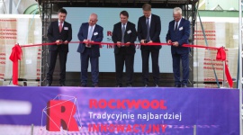 ROCKWOOL zainwestował 330 mln zł w nową linię produkcyjną BIZNES, Gospodarka - Lider produkcji materiałów izolacyjnych z wełny skalnej zrealizował inwestycję wartą 330 mln złotych. Nowa linia produkcyjna pozwoli na uzyskanie lepszych parametrów jakościowych produktów, większą wydajność i jeszcze wyższą ochronę środowiska.