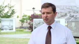 Najbliższe zmiany ratingu Polski możliwe dopiero po wakacjach. Dużo zależy od budżetu na przyszły rok i ewentualnego zwiększenia deficytu INWESTOR, ,rating Polski, agencja Fitch, kurs walutowy, ściągalność podatku VAT w Polsce, brexit, zmiany w OFE, Marek Zuber - W lipcu rating Polski nie powinien zostać obniżony. Zdaniem Marka Zubera, ekonomisty, dopiero, gdy będą znane szczegóły budżetu na 2017 rok i wyniki ściągalności podatku VAT, można się spodziewać ewentualnej zmiany. Powoli powinna również umacniać się polska waluta, nawet do poziomu 4,25 za euro pod koniec wakacji. Dużo będzie jednak zależeć nie tylko od sytuacji na rynkach finansowych, lecz także w Polsce.