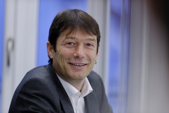 Styropian zespolony trzeciej generacji to już standard BIZNES, Gospodarka - Trzecia generacja styropianu w formie odprężonych płyt zespolonych zdominowała nasz rynek dociepleń - mówi Thomas Ammann, szef sprzedaży EPS w firmie Swisspor Szwajcaria