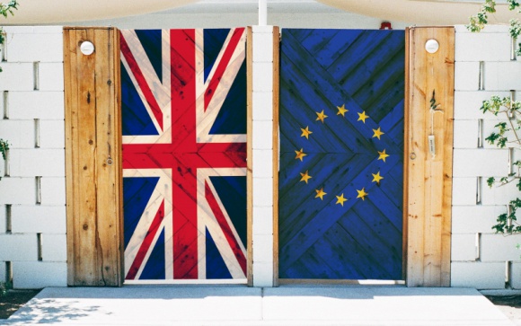 Outsourcing po Brexicie z perspektywy Europy Środkowo-Wschodniej BIZNES, Gospodarka - Po referendum, w którym Brytyjczycy zadecydowali o opuszczeniu Unii, spora część świata jest w szoku. Od piątku zastanawiamy się więc także nad tym, jaka jest przyszłość outsourcingu i czy wyjście UK z Unii wpłynie na perspektywy rozwoju polskich firm outsourcingowych.