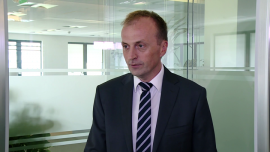 20 proc. Polaków obawia się ataku terrorystycznego lub zamachu podczas podróży za granicę. Ubezpieczyciele proponują specjalne polisy BIZNES, ,wyjazd, podróż, ataki terrorystyczne, polisy ubezpieczeniowe, klauzula nieoczekiwanej wojny lub aktu terroru - Z badań IMAS przeprowadzonych dla Towarzystwa Ubezpieczeń Europa wynika, że blisko co piąty Polak obawia się ataku terrorystycznego lub zamachu podczas podróży za granicę. Jeśli do takiego zdarzenia dojdzie, przydatne mogą być specjalne polisy ubezpieczeniowe. Firmy deklarują, że poniosą odpowiedzialność za szkody będące skutkiem następstw takich wydarzeń, jednak nie dłużej niż kilka dni. W tym czasie klient ma zagwarantowaną pomoc medyczną, pokrycie kosztów leczenia i transport do Polski.