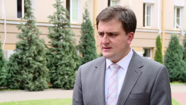 PKP z nowym pomysłem na dworce. Obsługa pasażerów i handel to nie koniec możliwości BIZNES, ,Poczta Polska, PKP SA, koleje, dworce kolejowe, modernizacja linii kolejowych, galerie handlowe, komercjalizacja, przesyłki, samorządy lokalne, samorządy - Punkty handlowe i usługowe na dworcach mają podnosić ich atrakcyjność i ułatwiać życie pasażerom. Możliwości wykorzystania takich obiektów jest jednak znacznie więcej – podkreślają przedstawiciele PKP. W dużych miastach dworce mogą być połączone z centrami handlowymi, w mniejszych mogą się stać punktem spotkań lokalnej społeczności, biblioteką czy ośrodkiem kultury. Innym pomysłem jest utworzenie tam żłobków czy przedszkoli.