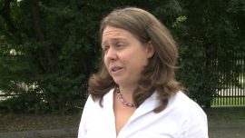 Konopie przemysłowe cieszą się coraz większym zainteresowaniem. Mogą być stosowane w kosmetyce, informatyce czy budownictwie BIZNES, ,konopie przemysłowe, zastosowanie konopi, produkty naturalne, naturalne metody leczenia, zdrowa żywność, Dobre Konopie, Ewa Gryt - Z konopi przemysłowych można stworzyć 25 tys. produktów. Mają one szerokie zastosowanie – od przemysłu spożywczego i farmaceutycznego, przez kosmetyczny, aż po informatykę czy produkcję sprzętu sportowego – przekonuje Ewa Gryt, założycielka Dobrych Konopi. I podkreśla, że świadomość Polaków w tym zakresie rośnie.