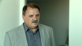 Trwają prace nad nowymi zasadami przetargów na budowę dróg i autostrad. Kryterium najniższej ceny nie do przyjęcia BIZNES, ,Narodowe Forum Kontraktowe, Rada Ekspertów, budowa dróg i autostrad, Polskie Stowarzyszenie Wykonawców Nawierzchni Asfaltowej, Andrzej Wyszyński, przetargi na budowę dróg - Za 2–3 miesiące powinny ruszyć kolejne przetargi na budowę dróg i autostrad już według nowych zasad – zapowiada prezes Polskiego Stowarzyszenia Wykonawców Nawierzchni Asfaltowych. Eksperci z branży i przedstawiciele administracji pracują nad usprawnieniem całej procedury i nowym wzorem umowy na realizację inwestycji drogowych. Wszyscy są zgodni co do tego, że kryterium najniższej ceny jest nie do przyjęcia, bo w ostatnich latach było jedną z głównych przyczyn problemów branży budowlanej.