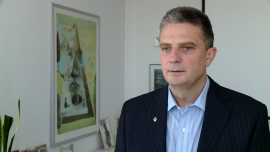 Sprzedaż Renault po siedmiu miesiącach wyższa o jedną czwartą. Wzrosty napędzają nowe modele BIZNES, ,Renault, Dacia, grupa Renault Polska, sprzedaż samochodów, SUV, samochody dostawcze, Janusz Chodyła - Ten rok może być kolejnym rekordowym dla samochodów Grupy Renault. W I półroczu sprzedaż marki Renault wzrosła o 27 proc. Dobrze sobie radzą tegoroczne nowości, a na najbliższe miesiące koncern zapowiedział kolejne. Dynamicznie rośnie także sprzedaż należącej do Renault marki Dacia (o 34 proc.). Ostatnio notowane wzrosty pozwoliły obu markom awansować w rankingu sprzedaży.