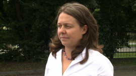 Spółka Dobre Konopie chce przekonać do szerokiego zastosowania konopi siewnych INWESTOR, ,konopie siewne, konopie indyjskie, celuloza, Dobre Konopie, General Hemp Marketing, Ewa Gryt, uprawa konopi - Konopie w Polsce uprawia się na 5 tys. ha. Mimo szerokiego zastosowania i dopłat unijnych konopie przemysłowe większości osób kojarzą się z marihuaną. Tymczasem konopie przemysłowe mogą być surowcem do produkcji plastiku i papieru – podkreśla Ewa Gryt, właścicielka General Hemp Marketing i marki Dobre Konopie. Firma wybudowała półprzemysłową linię badawczą do produkcji celulozy konopnej. Aby wdrożyć technologie, potrzebne są dalsze badania, dlatego rozpoczęto współpracę z koncernem z branży papierniczej.