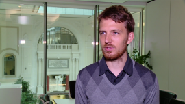 Na światowych giełdach pora na korektę. Polskie indeksy czeka trend boczny INWESTOR, ,brexit, Fed, EBC, Bank Anglii, Bank Japonii, indeksy, S&P500, GPW, WIG20, mWIG40, sWIG80, rynek mieszkaniowy - Ostatnie dwa miesiące, mimo że to czas następujący bezpośrednio po brytyjskim referendum, przyniosły wzrosty na światowych giełdach. Rosły też polskie indeksy, choć głównie te złożone z małych i średnich spółek. Zdaniem Michała Krajczewskiego, analityka BM BGŻ BNP Paribas, teraz na najważniejszych giełdach globu można się spodziewać korekty, zwłaszcza jeśli wesprą ją decyzje banków centralnych. GPW raczej czeka konsolidacja, ale jeśli indeksy mniejszych spółek przebiją poziomy oporu, droga do dalszych wzrostów się otworzy.