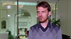 M. Krajczewski: podatek handlowy najmocniej uderzy w małe sklepy spożywcze INWESTOR, ,podatki dla firm, podatek handlowy, sklepy wielkopowierzchniowe, sklepy spożywcze, handel żywnością, handel detaliczny w Polsce, handel detaliczny - Podatek handlowy, który wszedł w życie 1 września tego roku, nie wpłynie zasadniczo na kondycję handlu w Polsce – uważa Michał Krajczewski z Biura Maklerskiego Banku BGŻ. Jego zdaniem największe problemy z utrzymaniem dodatniego wyniku finansowego będą mieć sklepy sprzedające żywność w kanale tradycyjnym.