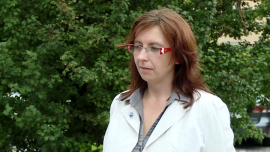 20–30 proc. transakcji na rynku nieruchomości jest obsługiwanych przez pośredników. Coraz więcej osób szuka pracy w tym zawodzie BIZNES, ,nieruchomości, agencje nieruchomości, praca w handlu, obrót nieruchomościami, notariusze, Ministerstwo Sprawiedliwości, licencje, ustawa deregulacyjna, mieszkania, Mieszkania na wynajem - W Kanadzie czy USA pośrednicy uczestniczą w ok. 80 proc. transakcji na rynku nieruchomości. W Polsce ten odsetek jest ponad trzykrotnie niższy, ale stopniowo rośnie, dlatego pośrednik to zawód z przyszłością – podkreślają przedstawiciele branży. Nowe osoby przyciągają przede wszystkim wysokie zarobki, nienormowany czas pracy oraz możliwość rozwoju.