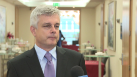 Rośnie zainteresowanie inwestorów alternatywnymi funduszami inwestycyjnymi. W ciągu ostatnich 10 lat wartość środków w FIZ-ach wzrosła do 50 proc. wartości środków zebranych we wszystkich funduszach na polskim rynku INWESTOR, ,fundusze inwestycyjne, fundusze zamknięte, fundusze alternatywne, inwestycje, Towarzystwo Funduszy Inwestycyjnych Forum, Artur Rawski - Polacy najchętniej wybierają te instrumenty finansowe, które rozumieją, a więc np. lokaty bankowe, akcje czy obligacje. Ostatnio jednak coraz większym zainteresowaniem zaczynają cieszyć się także fundusze alternatywne lokujące środki swoich inwestorów w inne rodzaje aktywów – ocenia Artur Rawski, wiceprezes zarządu Forum TFI. Nie tylko zamożni Polacy zaczynają bowiem poszukiwać nowych źródeł zysku ze swoich nadwyżek finansowych, zamiast lokat bankowych wybierając wierzytelności czy nieruchomości. Dowodem na to jest obserwowany w ostatnich latach znaczący wzrost udziału środków zgromadzonych w funduszach zamkniętych z 15 do 50 proc. wartości aktywów ogółu funduszy działających na polskim rynku.