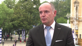 250 mln zł gwarancji na rozwój innowacyjnych technologii dla mikro-, małych i średnich firm BIZNES, ,Bank Gospodarstwa Krajowego, Związek Banków Polskich, innowacje, innowacja, wsparcie finansowe dla firm, fundusze unijne, de minimis, nowe technologie - Do końca grudnia mikro-, małe i średnie firmy mogą się ubiegać o gwarancje kredytowe na wdrażanie innowacji. Budżet programu wynosi 250 mln zł, co pozwoli na uruchomienie kredytów w wysokości blisko 420 mln zł. Tego typu instrumenty będą się cieszyć coraz większym zainteresowaniem przedsiębiorstw. W Europie Zachodniej około 15 kredytów na 100 jest udzielanych z poręczeniem czy gwarancją. W Polsce ich udział jest znacznie niższy.