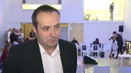 Małe i średnie firmy gotowe na innowacje. Internet i aplikacje mobilne przyspieszają rozwój ich biznesu BIZNES, ,małe i średnie przedsiębiorstwa, internet, rozwiązania mobilne, aplikacje mobilne, innowacyjność przedsiębiorstw, współpraca sektora MŚP z korporacjami, SW Research, UPC Biznes, Agnieszka Zawistowska, Piotr Zimolzak - Dla większości przedsiębiorstw internet jest czynnikiem, który uwalniania potencjał innowacyjności – wynika z raportu UPC Biznes i SW Research. W oparciu o nowoczesne platformy możliwy jest nie tylko szybki rozwój w kraju, lecz także ekspansja poza granice. Polskie firmy są również otwarte na technologiczne nowinki. Co trzecia docenia znaczenie aplikacji mobilnych, a tylko nieco mniej – systemów zarządzających online dokumentacją firmy. Żeby przyspieszyć rozwój biznesu, są gotowe na współpracę z korporacjami.