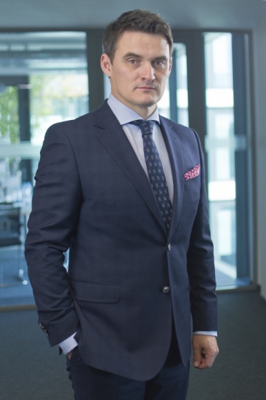 Słabnie optymizm ekonomiczny wśród dyrektorów finansowych w Polsce BIZNES, Gospodarka - CFO uważają, że wzrosną koszty na rynku pracy. 41 proc. respondentów twierdzi bowiem, że w najbliższym roku wynagrodzenia w ich firmie będą rosły szybciej niż wskaźnik inflacji – to o 15 p.p. więcej niż przed rokiem.