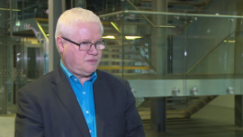 Profesor Jerzy Hausner: Biznes musi dokonać zwrotu w kierunku wartości społecznych. Prosta sprzedaż produktów tylko krótkoterminowo buduje pozycję firmy BIZNES, ,open eyes economy, wartości społeczne, firma, przedsiębiorstwo, kapitał intelektualny, kapitał społeczny - Firmy nie mogą opierać swojej działalności na maksymalizacji sprzedaży produktów i wykorzystywaniu pracowników, bo to buduje wartość przedsiębiorstwa tylko w krótkim okresie – mówi prof. Jerzy Hausner. Dlatego potrzebny jest zwrot w stronę wartości społecznych – chodzi o traktowanie klienta jak partnera oraz koncentrację uwagi na rozwoju pracowników. Wdrażanie Open Eyes Economy, czyli ekonomii opartej na wartościach, oraz budowa kapitału intelektualnego i społecznego pozwolą przełamać słabości polskiej gospodarki – ocenia ekonomista.