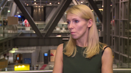 Zagraniczni pracownicy coraz większą siłą napędową polskich firm. Pracodawcy uruchamiają dla nich specjalne programy BIZNES, ,zagraniczni inwestorzy, pracownicy z Ukrainy, pracownicy, rynek pracy w Polsce, Ukraińcy, Hiszpania, centra usług biznesowych, IT, branża informatyczna - Polscy pracodawcy przyciągają pracowników z zagranicy, którzy mają coraz większy wpływ na krajową gospodarkę. W sektorze nowoczesnych usług biznesowych, zatrudniającym 212 tys. osób, obcokrajowcy stanowią blisko 10 proc. kadr. Jedno miejsce pracy w tej branży tworzy od połowy do dwóch nowych w innych branżach, przede wszystkim usługowych. W Polsce najchętniej pracy poszukują Ukraińcy oraz Hiszpanie.