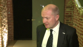 CEED Kulczyk Research Institute: Unia Europejska musi na nowo wypracować politykę migracyjną BIZNES, ,Unia Europejska, rynek pracy, kryzys migracyjny, CEED Institute, imigracja, Brexit, wiek emerytalny, Centrum im. Adama Smitha - Unia Europejska nie była przygotowana na napływ uchodźców, który nastąpił w latach 2015–2016, i w efekcie stanęła przed największym kryzysem w swojej historii. Obecnie nie ma już powrotu do kształtu Wspólnoty sprzed 2015 roku – wynika z najnowszego raportu migracyjnego CEED Kulczyk Research Institute „Początek końca. Czy migranci doprowadzą do rozpadu Unii Europejskiej?”. Kluczem do rozwiązania problemu jest stworzenie nowej, przemyślanej polityki migracyjnej, która pozwoli na lepszą kontrolę nad tymi procesami – przekonywali uczestnicy debaty zorganizowanej przy okazji prezentacji raportu.