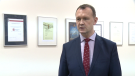 Prezes BTFG Audit: Dla inwestorów w 2017 roku najważniejsze będzie powstrzymanie spadających wskaźników makroekonomicznych i wzrost produkcji INWESTOR, ,wzrost gospodarczy, PKB, stopy procentowe, RPP, inwestycje, wskaźniki makroekonomiczne, nadzór rządu nad spółkami GPW, Adam Ruciński, BTFG Audit - Stan ekonomiczny gospodarki, produkcja przemysłowa i poziom inwestycji będą mieć największe znaczenie dla inwestorów w 2017 roku – ocenia Adam Ruciński, prezes zarządu BTFG Audit. Według ekonomistów wzrost PKB w 2017 roku będzie oscylował wokół 3 proc. Istotne będzie jednak powstrzymanie spadających wskaźników makroekonomicznych i wzrost produkcji przemysłowej. Zdaniem eksperta brakuje przesłanek, które mogłyby skłonić Radę Polityki Pieniężnej do podniesienia stóp procentowych w przyszłym roku.