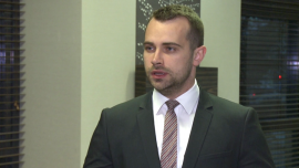 R. Sadoch (DM mBank): wzrost stóp procentowych w USA spowoduje, że w przyszłym roku warszawskie indeksy mogą mieć poważne kłopoty z osiągnięciem poziomów wyższych niż obecne INWESTOR, ,GPW, akcje, stopy procentowe, WIG-Banki - Obecne wzrosty na warszawskiej giełdzie wynikają głownie ze zmniejszenia presji politycznej oraz hossy w Stanach Zjednoczonych – zauważa Rafał Sadoch z DM mBanku. Zagrożeniem dla kontynuacji tego trendu jest jednak polityka monetarna prowadzona przez FED. Jeśli dojedzie do podwyżek stóp procentowych, to w przyszłym roku indeksy mogą mieć poważne kłopoty z osiągnięciem poziomów wyższych niż dzisiejsze.