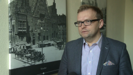 A.Dakowicz (AgioFunds): kolejny rok powinien przynieść rozstrzygnięcia na rynku stopy procentowej, obligacji i walut INWESTOR, ,fundusze inwestycyjne, akcje, podsumowanie 2016 roku, giełda w Rosji - Na tle spadkowego 2015 roku kończące się właśnie 12 miesięcy okazało się dla inwestorów nie najgorsze. Nawet indeks największych spółek pozostaje na razie na – niewielkim co prawda – plusie, zaś indeks szerokiego rynku zyskał od początku roku 10 proc. po tym jak przed rokiem 10 proc. stracił. Według Adama Dakowicza z AgioFunds kolejny rok powinien przynieść rozstrzygnięcia na rynku stopy procentowej, obligacji i walut.