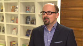 Rośnie liczba oszustw w sektorze finansowym i ubezpieczeniach BIZNES, ,branża finansowa, ubezpieczyciele, sektor finansowy, SAS Institute, wyłudzenia, nadużycia finansowe, analityka, big data - Wzrasta skala nadużyć w bankowości i ubezpieczeniach. W ubiegłym roku aż 63 proc. instytucji finansowych zetknęło się z próbą wyłudzenia pieniędzy za pomocą skradzionego lub sfałszowanego dowodu tożsamości. Z drugiej strony rośnie też kreatywność klientów firm ubezpieczeniowych, którzy są skłonni posunąć się nawet do przedstawiania fikcyjnych aktów zgonu, aby wyłudzić środki z polisy. Szacuje się, że ok. 10 proc. szkód zgłaszanych do ubezpieczycieli to próby oszustwa.