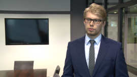 Ropa może jeszcze zdrożeć. Zwłaszcza jeśli kraje OPEC dotrzymają umowy o cięciu dostaw INWESTOR, ,porozumienie OPEC, wydobycie ropy naftowej, ograniczenie wydobycia, cena ropy, inflacja, Irak, Libia, Rosja - Kraje zrzeszone w OPEC i inni producenci ropy, którzy w grudniu porozumieli się w sprawie ograniczenia dostaw na rynek, zapewniają, że zamierzają dotrzymać umów. W paradę może wejść im Libia, która zwiększa dostawy. Zdaniem Michała Stajniaka z domu maklerskiego X-Trade Brokers niepewna jest także postawa Iraku, który na porozumieniu może stracić podwójnie. Dla Polski wyższy koszt ropy przy słabym złotym oznacza przede wszystkim inflację.