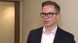 A. Lis (Altus TFI): Największym ryzykiem dla wzrostu akcji spółek jest niepewność stóp procentowych i rentowności obligacji INWESTOR, ,GPW, akcje, obligacje, spółki cykliczne, spółki defensywne, bezpieczne aktywa, stopy procentowe - Pozytywny grudzień i początek stycznia na warszawskiej giełdzie rozbudziły oczekiwania na dalsze wzrosty kursów akcji. Według Andrzeja Lisa z Altus TFI przepływ kapitału z bezpiecznych aktywów do bardziej ryzykownych potrwa jeszcze kilka miesięcy, ale zbyt szybki wzrost rentowności obligacji może zdaniem ekspertów zaszkodzić zarówno gospodarkom, jak i samym spółkom i przełożyć się na ich wyceny.