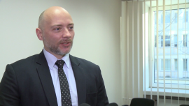 J. Nikorowski (BGŻ BNP Paribas): Stopy procentowe w USA będą w najbliższym czasie rosły szybciej niż w innych gospodarkach INWESTOR, ,ebc, fed, stopy procentowe, polityka monetarna - W najbliższych kwartałach Fed będzie prowadził znacznie ostrzejszą niż w innych krajach politykę monetarną – uważa Jerzy Nikorowski z BM Banku BGŻ BNP Paribas. Powodem jest stabilne od dłuższego czasu tempo wzrostu amerykańskiego PKB, znacznie niższa niż np. w strefie euro stopa bezrobocia oraz potencjalna presja inflacyjna, którą może wywołać zapowiadana przez Donalda Trumpa polityka gospodarcza.