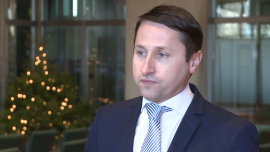 Od stycznia zmieni się klasyfikacja branżowa spółek giełdowych. Pojawią się nowe indeksy INWESTOR, ,Giełda Papierów Wartościowych, Catalyst, emitenci, podział spółek na GPW, klasyfikacja sektorowa, Tomasz Wiśniewski - Od nowego roku zmieni się klasyfikacja sektorowa spółek giełdowych. Nowe zasady będą obejmować emitentów akcji i obligacji notowanych zarówno na rynkach regulowanych, jak i alternatywnych. To wpłynie na zmiany w zakresie indeksów sektorowych. Od 2017 roku będzie obowiązywać trójstopniowy podział spółek ze względu na prowadzoną działalność i grupę odbiorców. Zmiany mają pozwolić na lepszą analizę porównawczą. Dzięki temu na giełdzie będą lepiej wyeksponowane branże, które reprezentują notowane spółki.