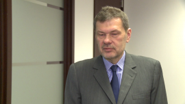 J. Chwedoruk (Rothschild Global Advisory): niektóre banki na GPW mają szansę na odbicie INWESTOR, ,sektor bankowy, WIG-banki, podatek bankowy, przewalutowanie kredytów frankowych, odbicie - W sektorze bankowym są spółki, które dają nadzieję na odbicie, uważa Jacek Chwedoruk z polskiego biura Rothschild Global Advisory. By tak się stało konieczny jest jednak pozytywny sygnał z rynku, a takiego na razie nie widać. Przeciwnie, znów powracają pomysły na przewalutowanie kredytów frankowych.