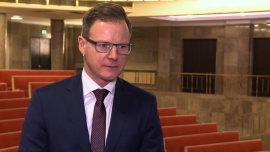 Współpraca konkurujących na co dzień firm w ramach klastrów napędza rozwój gospodarki. Potrzebne jednak wsparcie administracji BIZNES, ,klastry, współpraca firm, gospodarka, innowacyjność, Związek Pracodawców Klastry Polskie, Krzysztof Krystowski - W Polsce istnieje ok. 200 klastrów, czyli firm konkurujących ze sobą, ale decydujących się na współpracę, aby osiągnąć wspólny cel, np. realizację prac badawczo-naukowych. Ponad połowa z nich działa aktywnie, tworzy innowacyjne rozwiązania i przyciąga zagraniczne inwestycje. Kooperacja przedsiębiorstw w ramach jednej branży pozwala im przyspieszyć rozwój i jednocześnie napędza gospodarkę. Klastry są potrzebne gospodarce, ale i one potrzebują wsparcia w rozwinięciu działalności czy wyjściu za granicę – podkreśla Krzysztof Krystowski, prezes Związku Pracodawców Klastry Polskie.