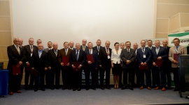 WKG na temat nowoczesnych technologii wydobycia i obróbki bloków skalnych BIZNES, Gospodarka - Podczas „V edycji Szkoły Górnictwa Odkrywkowego”, która odbyła się w Zakopanem, Prezes MMG, Zbigniew Rybakiewicz oraz Prezes WKG, Tomasz Będkowski zaprezentowali innowacyjne technologie wydobycia i obróbki bloków skalnych na przykładzie trawertynu z Raciszyna.