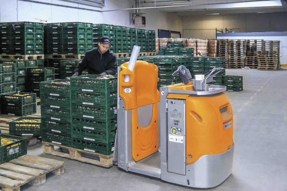 Tańsze sposoby na wózki widłowe dla sadowników BIZNES, Gospodarka - Choć w tym roku przymrozki postawiły pod znakiem zapytania wielkość zbiorów w polskich sadach, długofalowe prognozy przewidują, że będziemy umacniać naszą dominującą pozycję eksportera jabłek – nie tylko w Europie, ale i na świecie. Radzimy, jak skorzystać na tym trendzie.