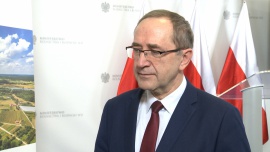 Rolnicy składają pierwsze wnioski o rekompensaty z powodu afrykańskiego pomoru świń. Wirus spowodował już wielomilionowe straty BIZNES, ,afrykański pomór świń, ASF, dziki, wirus, wieprzowina, mięso wieprzowe, bioasekuracja, pomoc dla rolników - Maksymalne ograniczenie populacji dzików i zatrzymanie rozprzestrzeniania się wirusa w środowisku, zabezpieczenie granicy przed kolejnymi zakażeniami wtórnymi i bioasekuracja polskich gospodarstw – to priorytety w walce z wirusem ASF, szerzej znanym jako afrykański pomór świń. Pod koniec lutego pojawiło się 108. ognisko tej choroby. Rolnicy, którzy ponoszą z tego powodu straty w produkcji, składają pierwsze wnioski o rekompensaty finansowe.