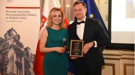 Fracht FWO uhonorowany za rozwój polsko-amerykańskiego partnerstwa gospodarczego BIZNES, Gospodarka - Fracht FWO Polska został uhonorowany Nagrodą Uznania przez Konsulat Generalny Rzeczypospolitej Polskiej w Nowym Jorku za zaangażowanie i znaczący wkład w polsko - amerykańskie partnerstwo gospodarcze.