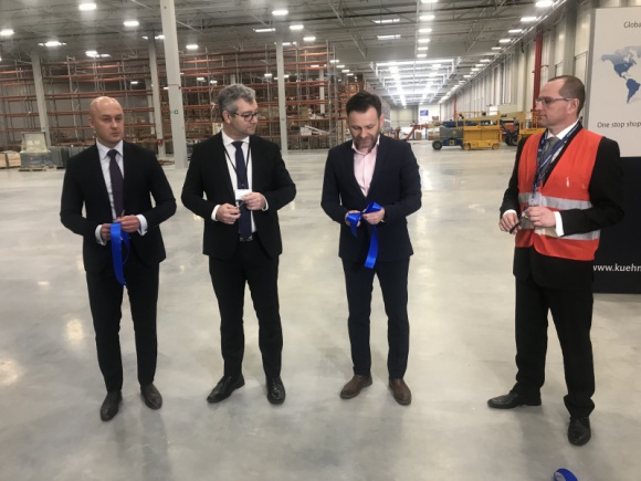 Kuehne + Nagel rozszerza współpracę z CNH Industrial Group BIZNES, Gospodarka - Nowe Regionalne Centrum Dystrybucji dla części zamiennych CNH Industrial w Zielonej Górze. Innowacyjne rozwiązania logistyki magazynowej: Pick by Voice, Put to Light, linia automatycznego pakowania z sortowaniem i antresola z windą.