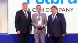 Firma Polbruk SA. uruchomiła w Bydgoszczy nowoczesną linię produkcyjną BIZNES, Gospodarka - W maju br. Polbruk S.A. uruchomił w Bydgoszczy nowoczesną linię produkcyjną. Jest to kolejna inwestycja firmy, która z niewielkiego przedsiębiorstwa stała się ogólnopolską spółką o ugruntowanej pozycji lidera na polskim rynku.