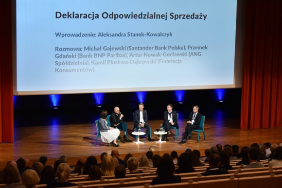 Czy w życiu i biznesie jest miejsce na bunt? BIZNES, Gospodarka - • Choć oportunizm z ekonomicznego punktu widzenia wydaje się bardziej opłacalny, to bunt może jednak przynosić korzyści – przyciąga niezagospodarowane talenty oraz sprzyja powstawaniu wartościowego przywództwa.