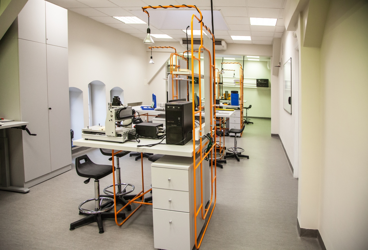 [AUDIO] Zawieszenie zajęć dla studentów wydłużone. Niektóre uczelnie już gotowe do przeprowadzenia egzaminów i rekrutacji online