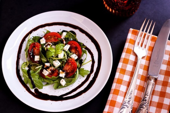 Rośnie zainteresowanie franczyzą gastronomiczną BIZNES, Gospodarka - W Polsce działa już blisko 200 sieci gastronomicznych, które chcą rozwijać się poprzez franczyzę – wynika z raportu przygotowanego przez Akademię Rozwoju Systemów Sieciowych (ARSS).