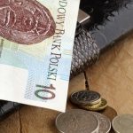 Wszyscy wracają z wakacji. Ale na wakacje kredytowe wciąż można pojechać. Warto?
