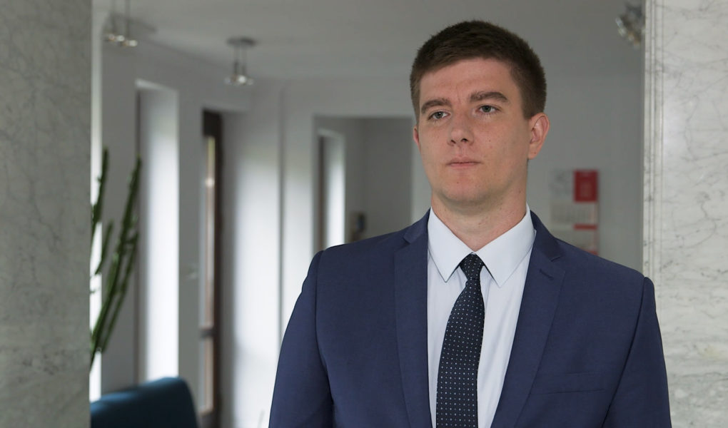 Praca zdalna wymusiła w wielu firmach digitalizację dokumentów na dużą skalę. Pliki cyfrowe dają spore oszczędności kosztów, czasu i miejsca