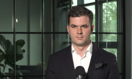 Rozmowy i wydarzenia biznesowe przeniosły się do internetu. Ich popularność utrzyma się także po pandemii, bo firmy oszczędzają w ten sposób czas i pieniądze
