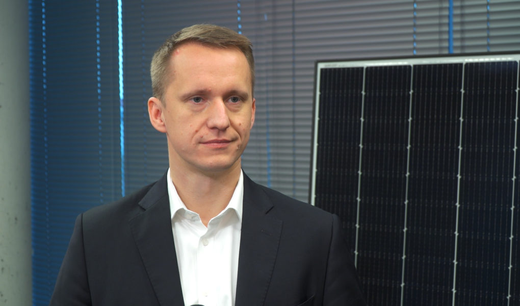 Połączenie fotowoltaiki z pompą ciepła pozwala uniknąć opłat za prąd i ogrzewanie. Nawet połowę takiej inwestycji można sfinansować z rządowych dotacji