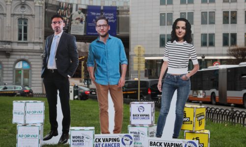 Europejska komisja rozstrzygnie, czy e-papierosy można włączyć do programu walki z nowotworami. Apeluje o to grupa organizacji „Prawo dla ludzi” [DEPESZA]