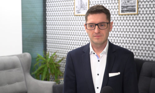 Elastyczne powierzchnie biurowe ponownie zyskują na popularności. Coraz częściej korzystają z nich duże korporacje