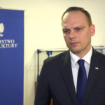 Ministerstwo Infrastruktury będzie edukować Polaków o nowych przepisach ruchu drogowego. Zmiany wchodzące w życie od czerwca mają m.in. zwiększyć bezpieczeństwo pieszych