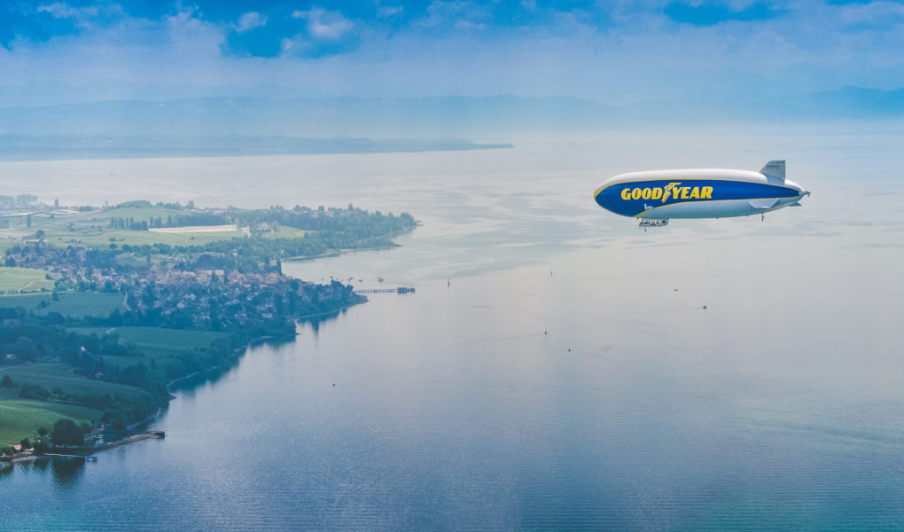 Legendarny sterowiec znów transmituje najważniejsze wydarzenia sportowe w Europie. Wyjątkowo pojawił się także w Polsce [DEPESZA]